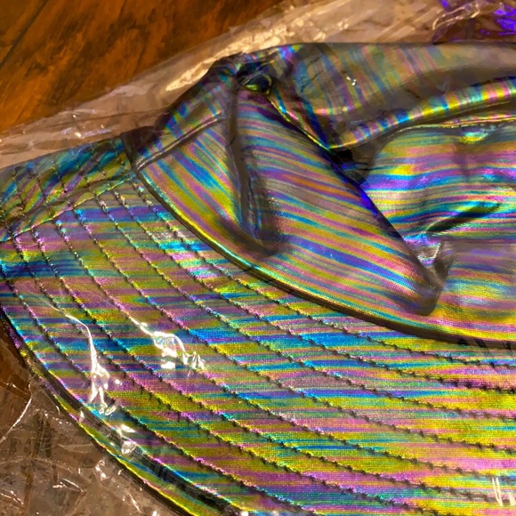 LAST ONE! Trippy Metallic Bucket Hat - Picture 3 of 4